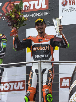 Третье место - Давиде Джулиано, Aruba.it Racing - Ducati Team на подиуме