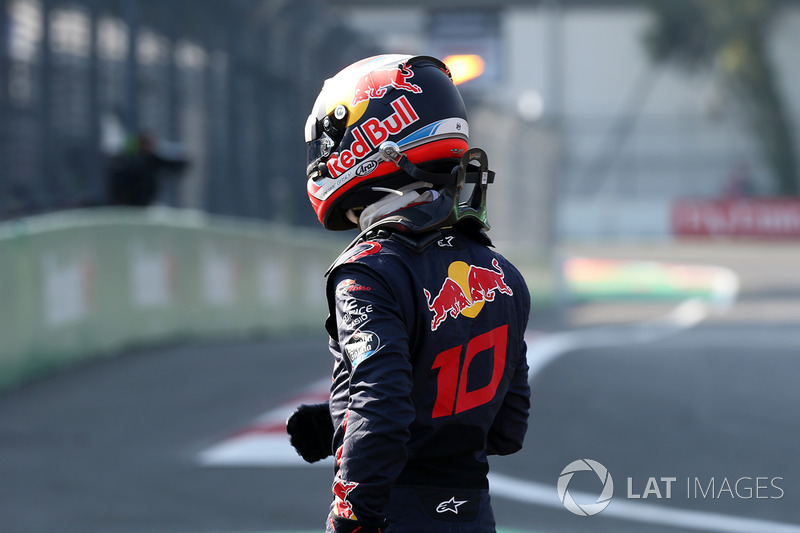 Pierre Gasly, Scuderia Toro Rosso stopped on track in FP3