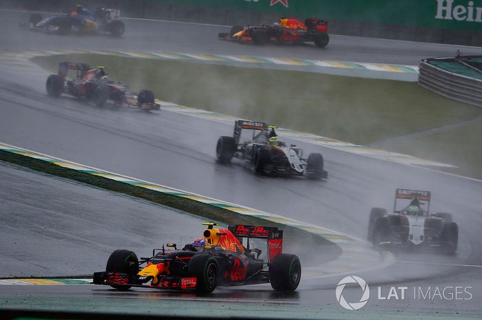 Max Verstappen, Red Bull Racing RB12, Nico Hulkenberg, Force India VJM09 Mercedes, Sergio Perez, Force India VJM09 Mercedes, Carlos Sainz Jr., Toro Rosso STR11 Ferrari, Felipe Nasr, Sauber C35 Ferrari, y Daniel Ricciardo, Red Bull Racing RB12