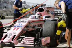 Sergio Perez, Sahara Force India F1 VJM10, in the pits