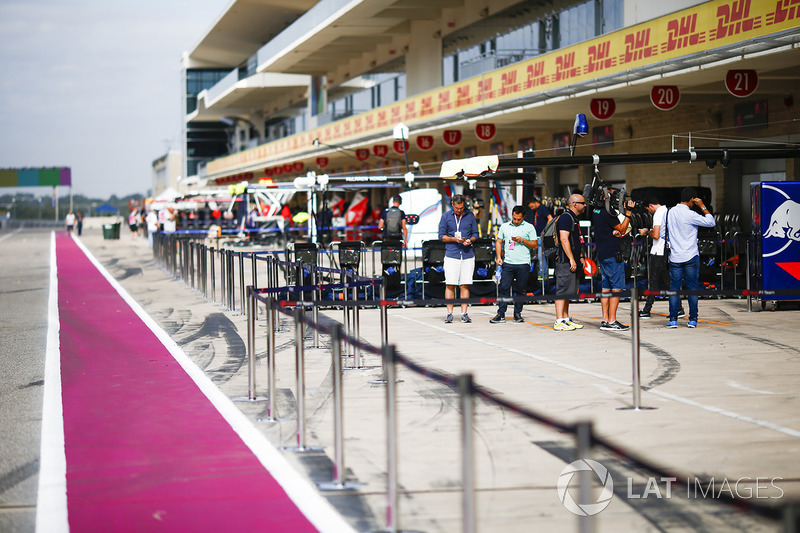 El aspecto del pitlane, más rosa que nunca