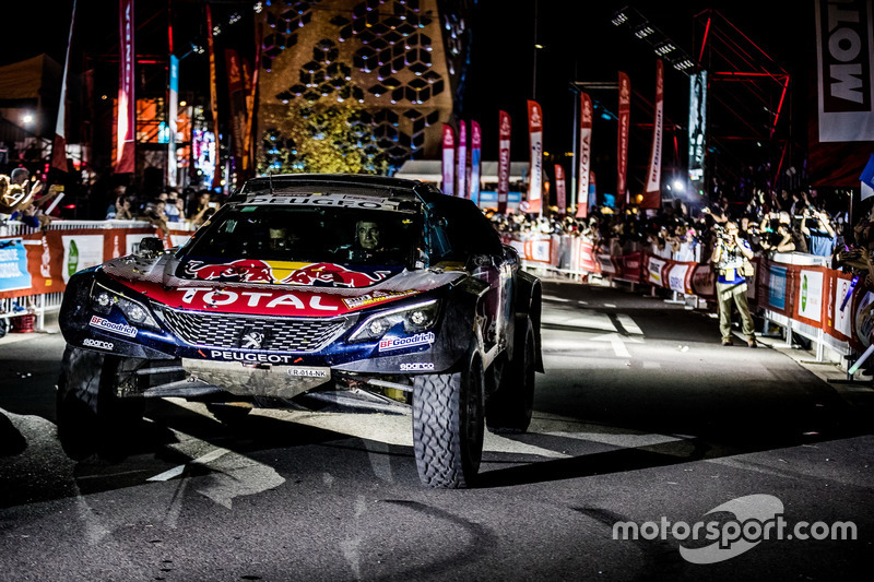 Winner #303 Peugeot Sport Peugeot 3008 DKR: Carlos Sainz, Lucas Cruz