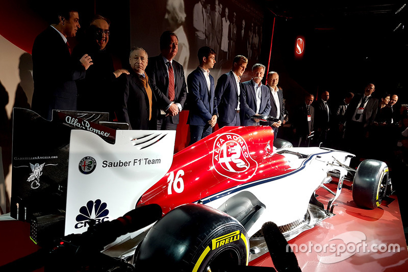 Marcus Ericsson and Charles Leclerc, Sauber, Jean Todt, President, FIA, Chase Carey, CEO and Chairman of the Formula One Group, Sergio Marchionne, CEO FIAT, Frederic Vasseur, Sauber Team Principal