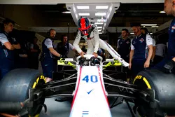 Robert Kubica, Williams FW41, climbs into his car