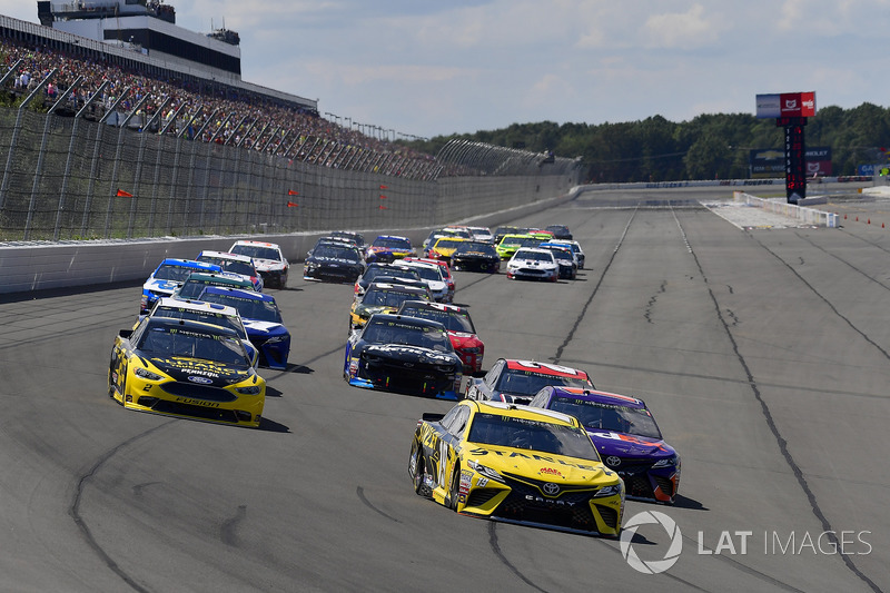 Start zum Gander Outdoors 400 in Pocono 2018: Daniel Suarez, Joe Gibbs Racing, Toyota Camry STANLEY, Denny Hamlin, Joe Gibbs Racing, Toyota Camry FedEx Express