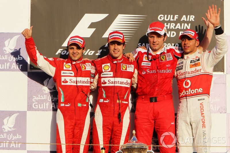 Podium : le second Felipe Massa, Ferrari, le vainqueur Fernando Alonso, Ferrari, Stefano Domenicali, team principal Ferrari, et le troisième Lewis Hamilton