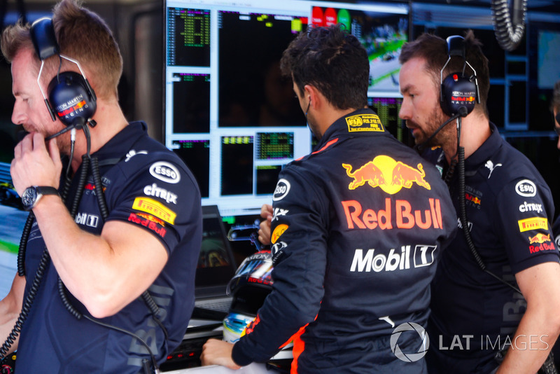 Daniel Ricciardo, Red Bull Racing, in the garage