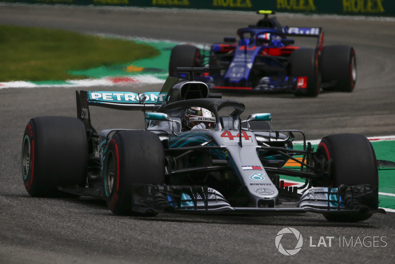 Lewis Hamilton, Mercedes AMG F1 W09 and Pierre Gasly, Scuderia Toro Rosso STR13