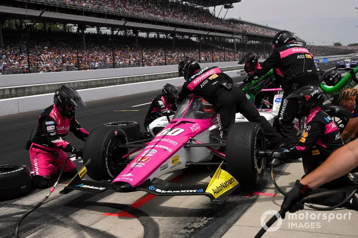 Simon Pagenaud, Meyer Shank Racing Honda, parada en boxes