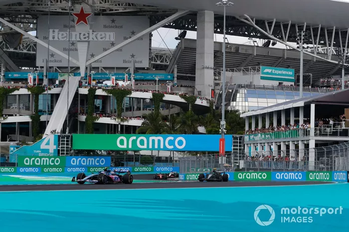 Pierre Gasly, Alpine A523, George Russell, Mercedes F1 W14, Charles Leclerc, Ferrari SF-23