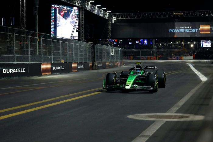 Zhou Guanyu, Stake F1 Team KICK Sauber C44