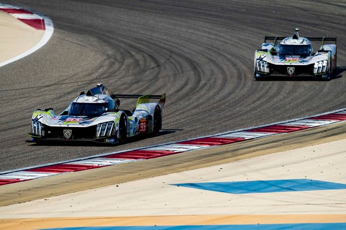 #93 Peugeot Totalenergies Peugeot 9X8: Mikkel Jensen, Nico Muller, Jean-Eric Vergne, #94 Peugeot Totalenergies Peugeot 9X8: Paul Di Resta, Loic Duval, Stoffel Vandoorne