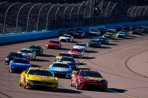 Joey Logano, Team Penske, Shell Pennzoil Ford Mustang, Martin Truex Jr, Joe Gibbs Racing, Bass Pro Shops Toyota Camry