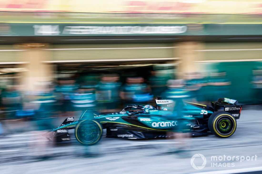 Jak Crawford, Aston Martin AMR24, faz uma paragem nas boxes