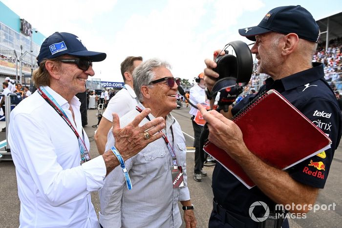 Adrian Newey, Director de Tecnología de Red Bull Racing, con Emerson Fittipaldi y Mario Andretti