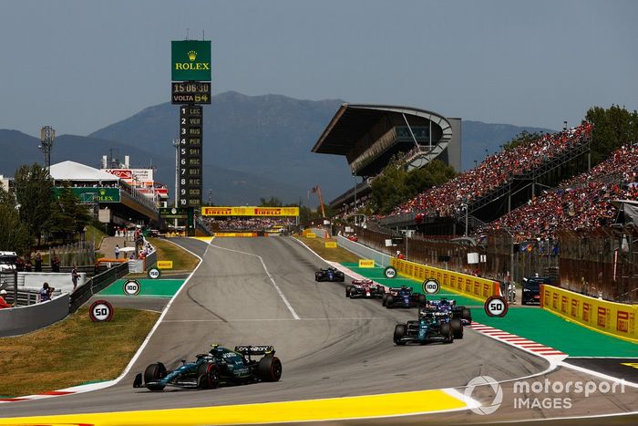 Sebastian Vettel, Aston Martin AMR22, Lance Stroll, Aston Martin AMR22, Fernando Alonso, Alpine A522 