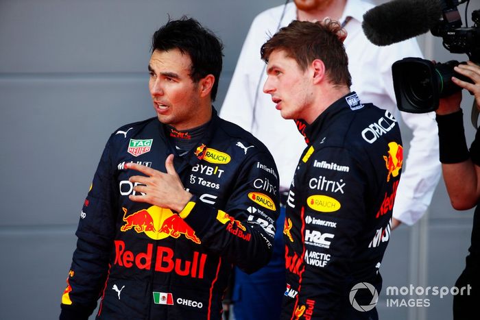 Sergio Pérez, Red Bull Racing, 2ª posición, Max Verstappen, Red Bull Racing, 1ª posición, en el Parc Ferme