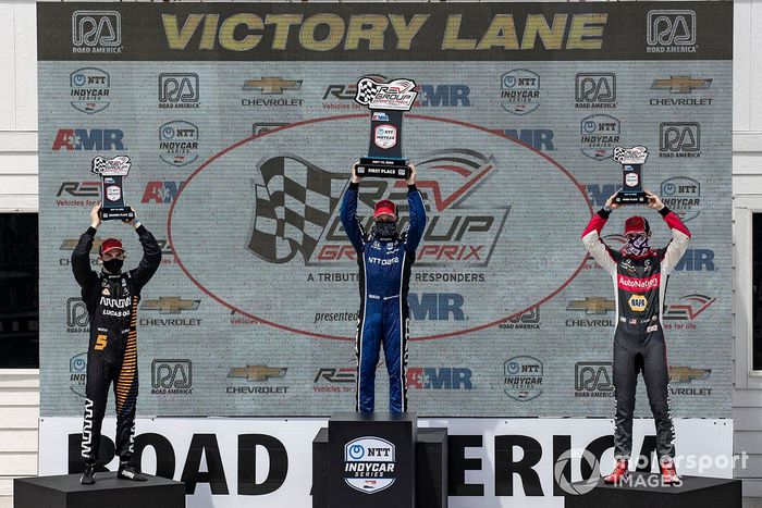 Podio carrera 2: segundo lugar Patricio O'Ward, Arrow McLaren SP Chevrolet, Race Ganador Felix Rosenqvist, Chip Ganassi Racing Honda, tercero Alexander Rossi, Andretti Autosport Honda