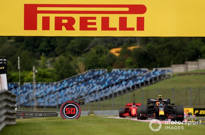 Alex Albon, Red Bull Racing RB16, Sebastian Vettel, Ferrari SF1000