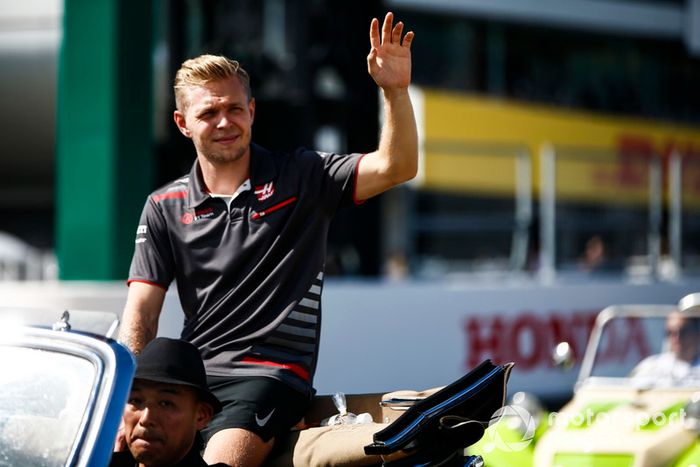 Kevin Magnussen, Haas F1 Team, en el desfile de pilotos