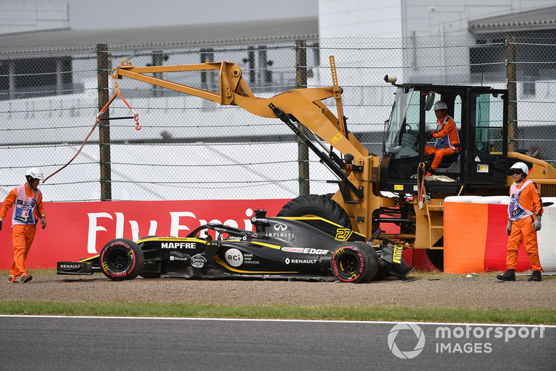 Евакуація розбитої машини Ніко Хюлькенберга, Renault Sport F1 Team R.S. 18