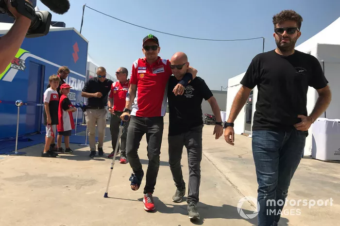 Jorge Lorenzo, Ducati Team lesionado tras la caída