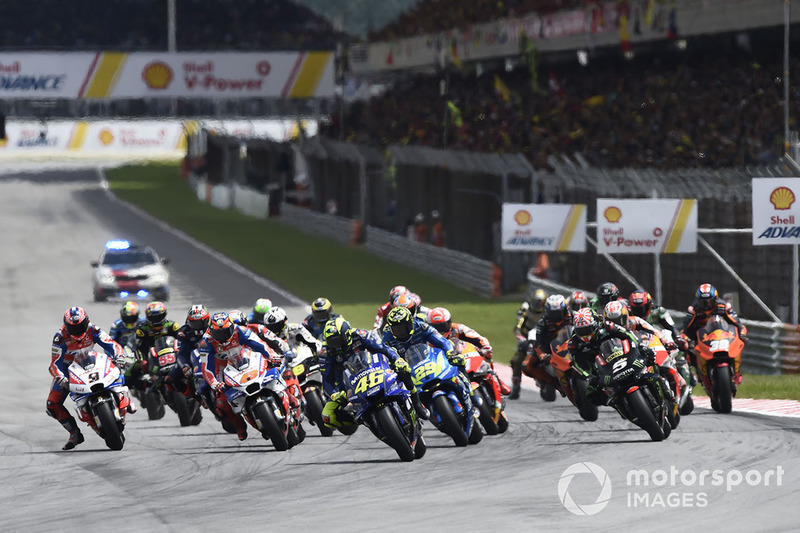 Valentino Rossi, Yamaha Factory Racing leads at the race start