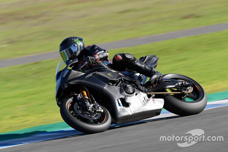 Lewis Hamilton probando la Yamaha Superbike