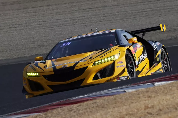 #18 UPGARAGE NSX GT3
