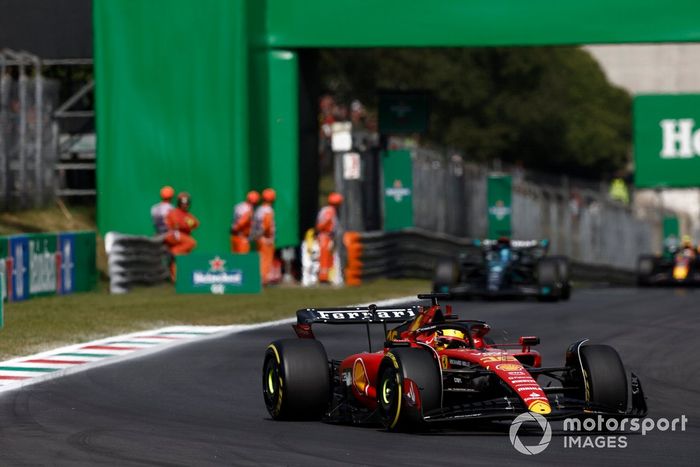 Charles Leclerc, Ferrari SF-23, George Russell, Mercedes F1 W14