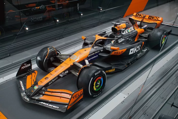 https://cdn-8.motorsport.com/images/mgl/6D1X3LK0/s700/oscar-piastri-mclaren.webp