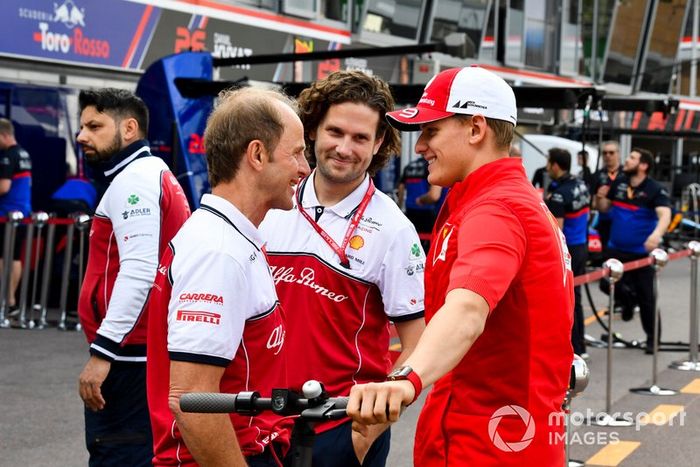 Mick Schumacher and Josef Leberer, Alfa Romeo Racing Trainer