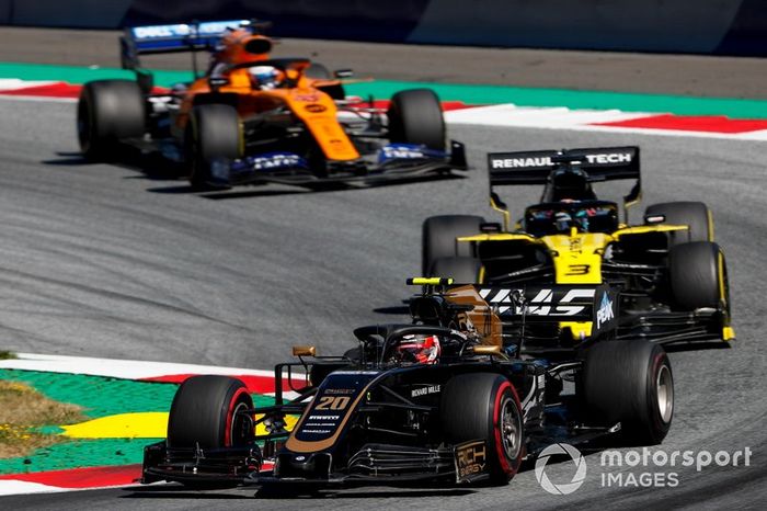 Kevin Magnussen, Haas F1 Team VF-19, Daniel Ricciardo, Renault F1 Team R.S.19,  Carlos Sainz Jr., McLaren MCL34