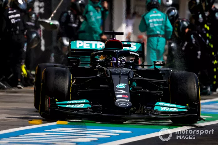 Lewis Hamilton, Mercedes W12, sale de pits