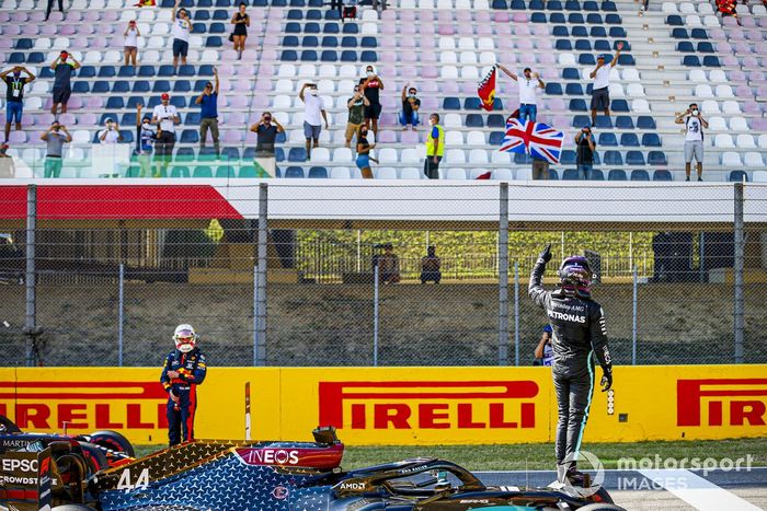 Ganador de la pole position Lewis Hamilton, Mercedes-AMG F1