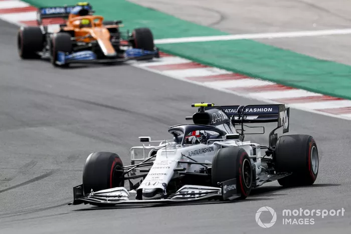 Pierre Gasly, AlphaTauri AT01, Lando Norris, McLaren MCL35