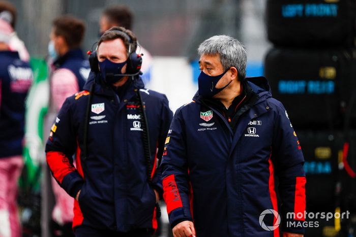 Christian Horner, Director de Equipo, Red Bull Racing, y Masashi Yamamoto, Director General, Honda Motorsport