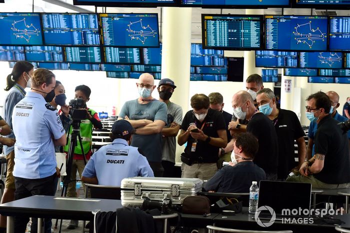 Enea Bastianini, Gresini Racing, atiende a la prensa