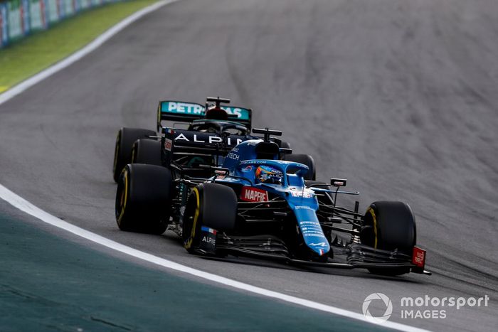 Fernando Alonso, Alpine A521, Lewis Hamilton, Mercedes W12