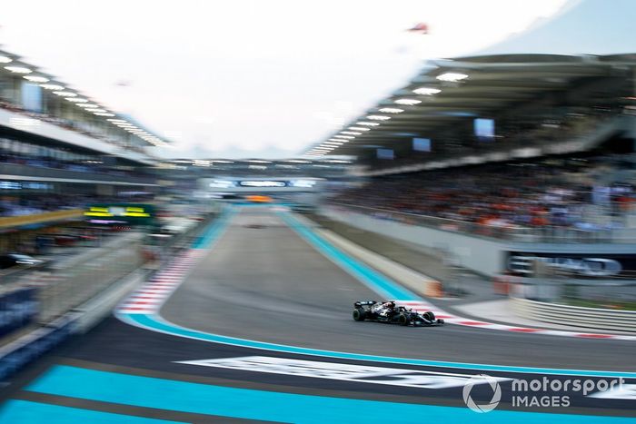 Lewis Hamilton, Mercedes W12