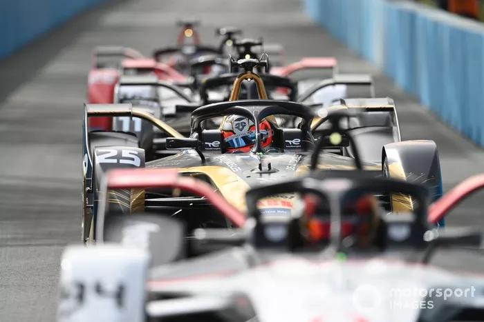 Jean-Eric Vergne, DS Techeetah, DS E-Tense FE21, Lucas di Grassi, Venturi Racing, Silver Arrow 02, in the queue to leave the pits