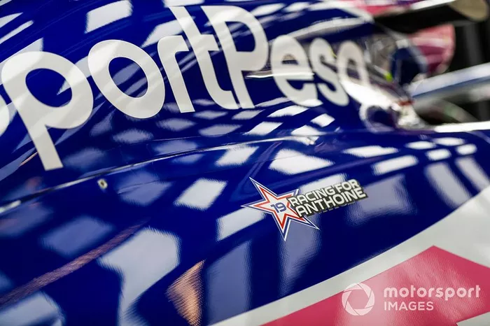 El logo de Racing for Anthoine en el Racing Point RP19 Halo, en homenaje al fallecimiento del piloto de F2 Anthoine Hubert.