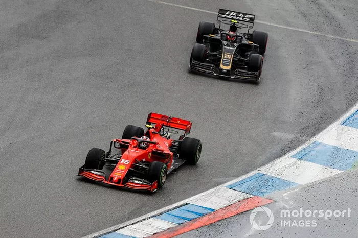 Charles Leclerc, Ferrari SF90, Kevin Magnussen, Haas F1 Team VF-19
