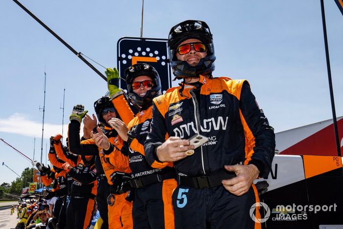 El equipo de Patricio O'Ward, Arrow McLaren SP Chevrolet celebra 