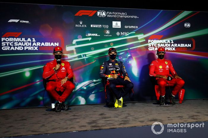 Charles Leclerc, Ferrari, el hombre de la pole Sergio Pérez, Red Bull Racing, Carlos Sainz Jr.