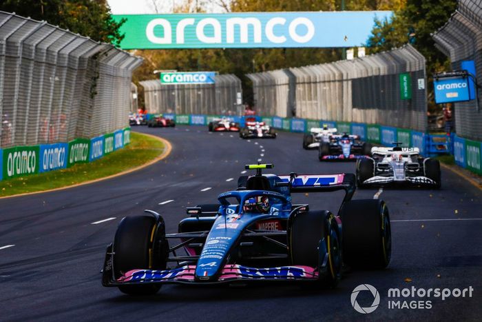 Esteban Ocon, Alpine A522, Pierre Gasly, AlphaTauri AT03, Fernando Alonso, Alpine A522