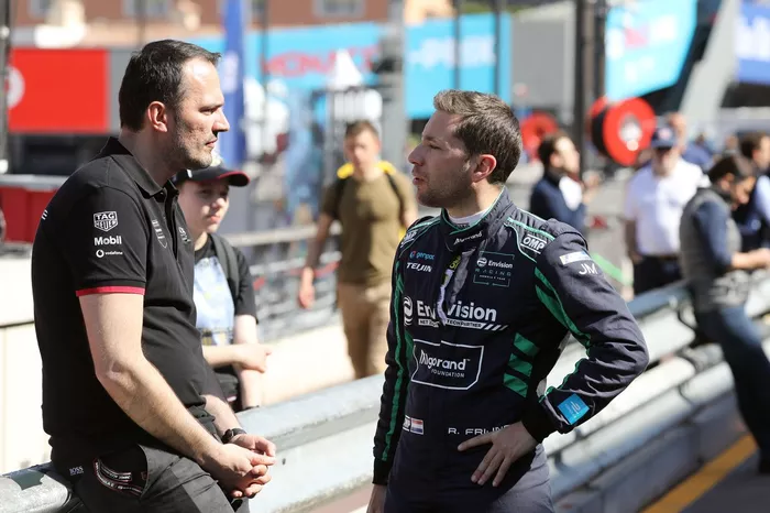 Florian Modlinger, director de Porsche Formula E, Robin Frijns, Envision Racing, Audi e-tron FE07