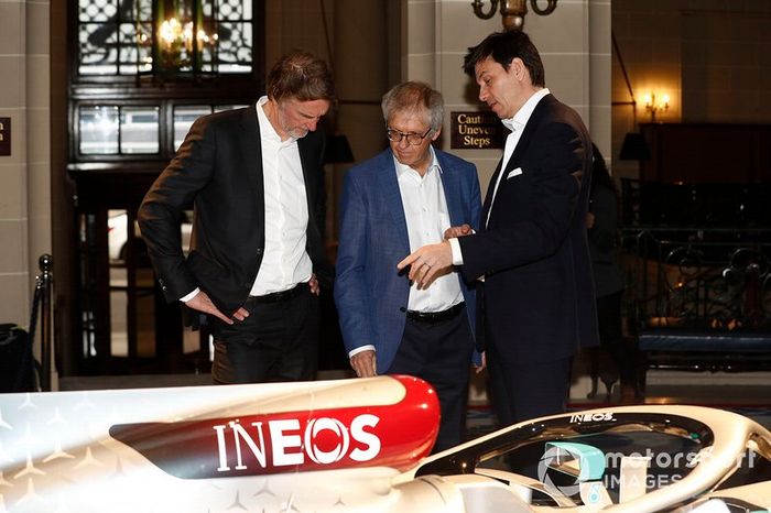 Sir Jim Ratcliffe presidente y director general del grupo químico Ineos y Toto Wolff, Director Ejecutivo (Negocios), Mercedes AMG 