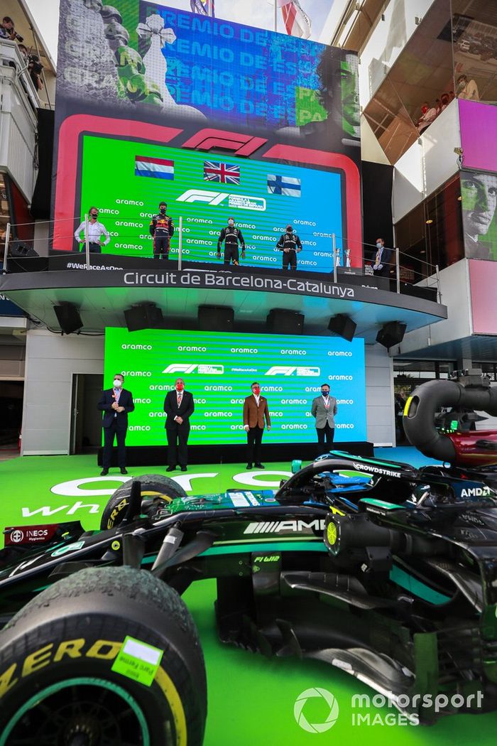 Podio: segundo lugar Max Verstappen, Red Bull Racing, ganador de la carrera Lewis Hamilton, Mercedes, tercer lugar Valtteri Bottas, Mercedes