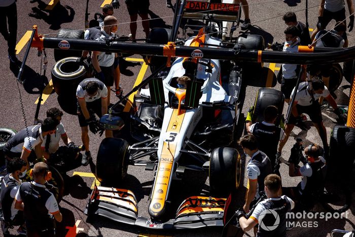 McLaren practica el pitstop con Daniel Ricciardo, McLaren MCL35M
